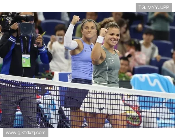 埃拉尼保利尼携手卫冕中网女双冠军再度登顶 荣耀延续