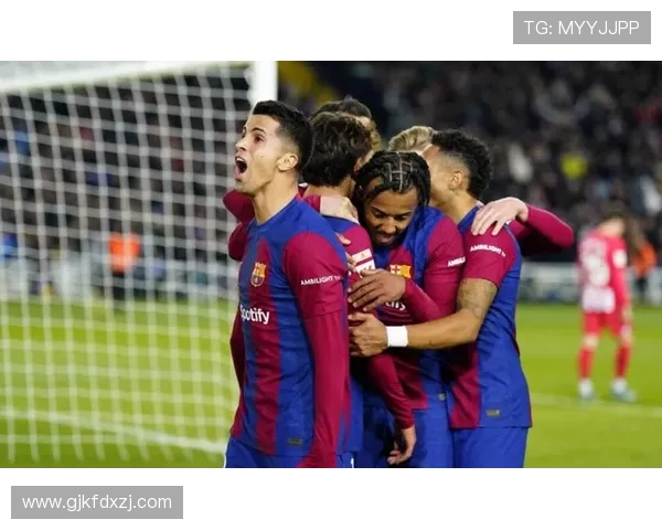 老友重聚感人瞬间佩尼亚福特赛后与巴萨昔日队友深情拥抱