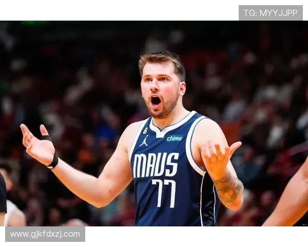 东契奇季前赛表现出色轻松砍下31分5板9助展现瘦身效果 东契奇季前赛表现出色轻松砍下31分5板9助展现瘦身效果