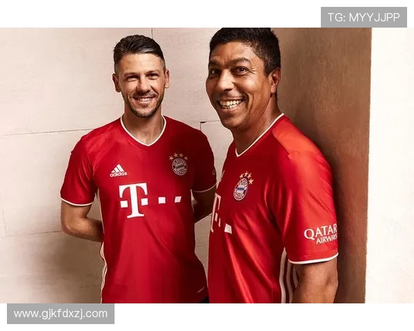 外媒曝光拜仁2627赛季客场球衣设计白色主色调EV队徽重返引发关注